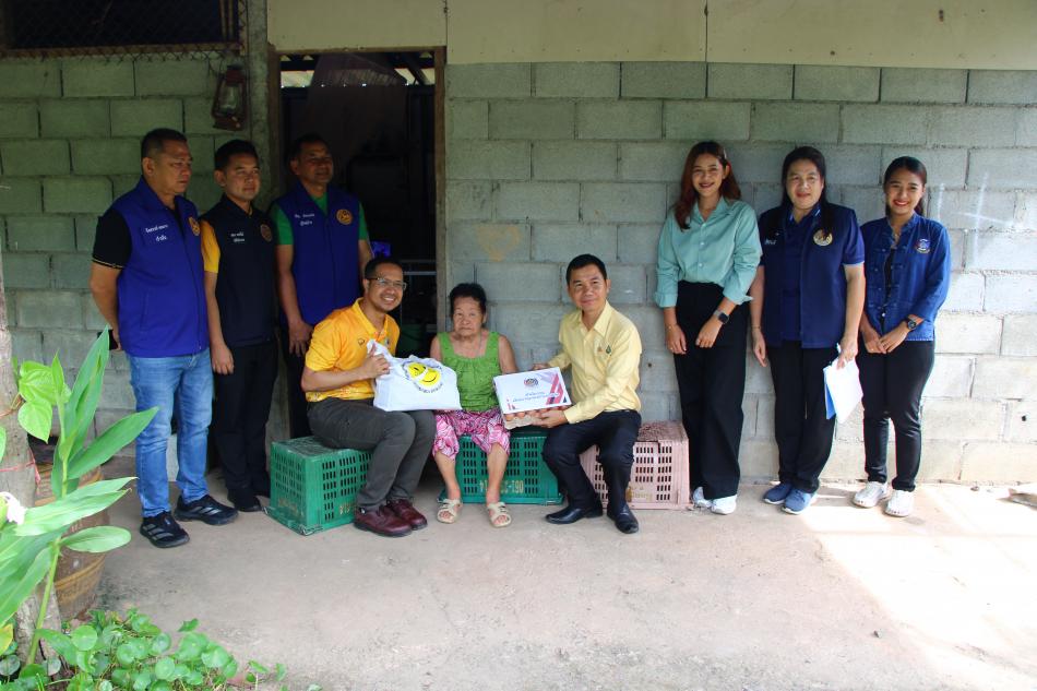 มอบถุงยังชีพ ตามโครงการช่วยเหลือกลุ่มเปราะปาง ผู้ด้อยโอกาส และผู้ยากไร้ ของอำเภอขลุง